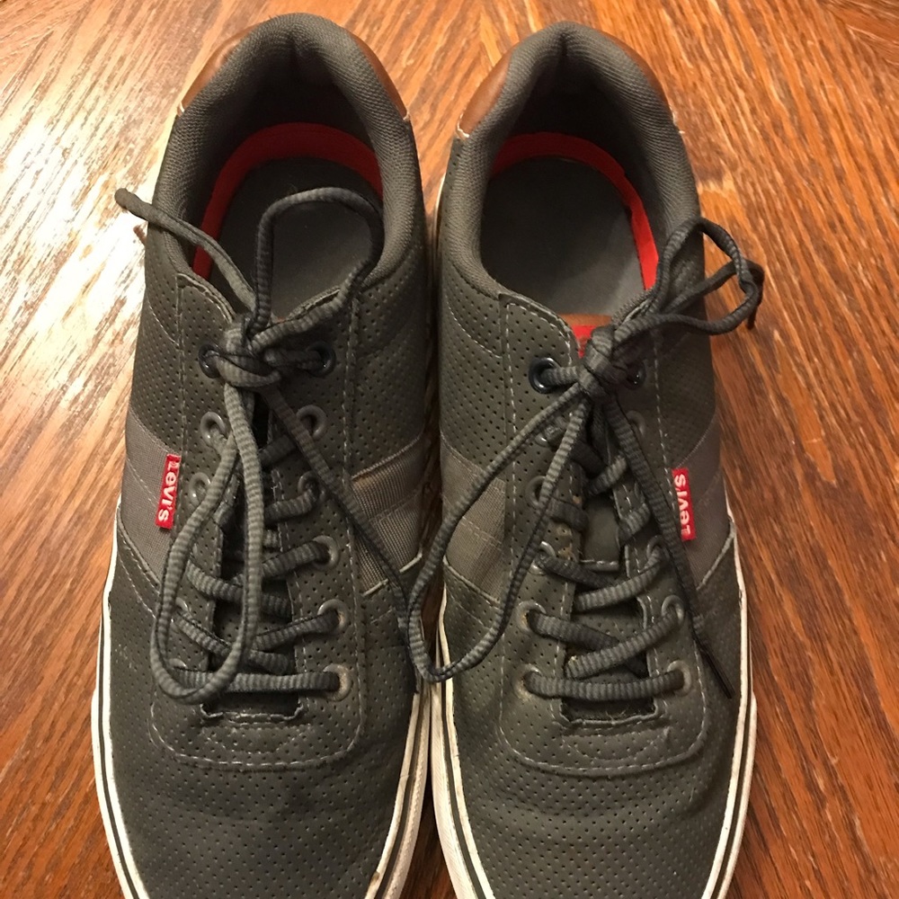 Comfortable Classic Levi’s Grey Lace Up Sneakers! - Picture 8 of 16